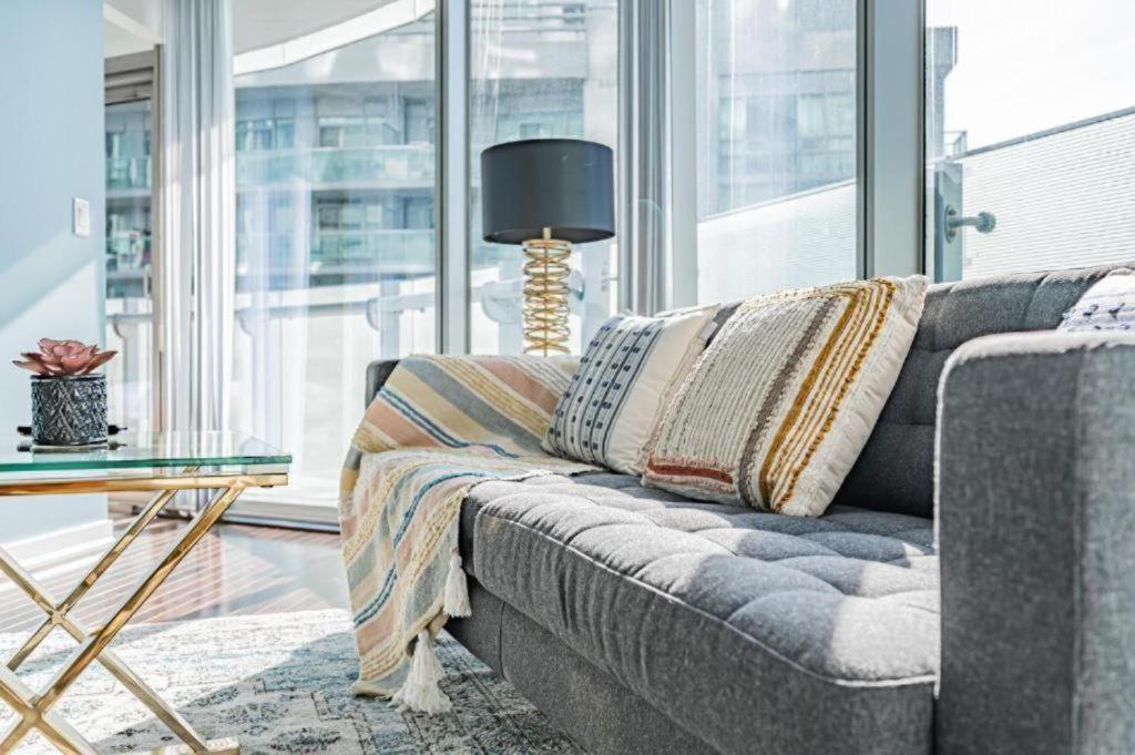 Downtown Suites Торонто Екстериор снимка