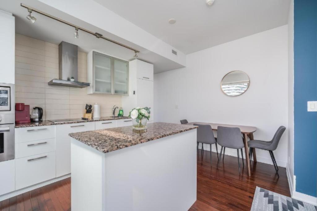Downtown Suites Торонто Екстериор снимка
